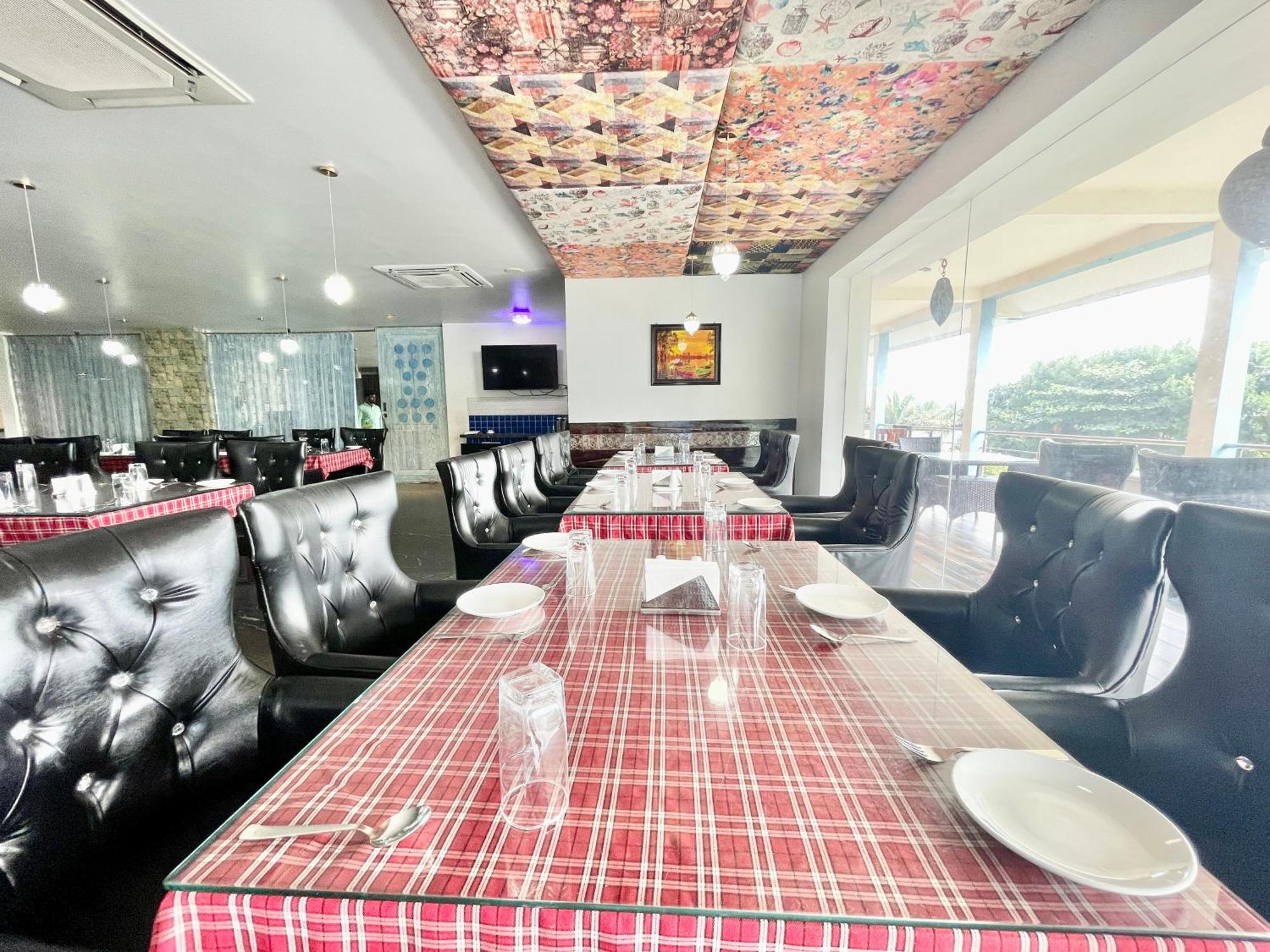 Hotel V-I Near Sea , Puri Private-Park -Gym-Spa Fully-Airconditioned-Hotel Lift-And-Parking-Facilities Breakfast-Included Dış mekan fotoğraf