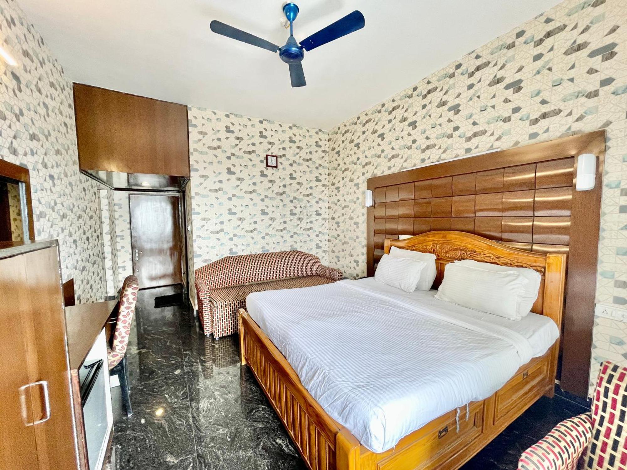Hotel V-I Near Sea , Puri Private-Park -Gym-Spa Fully-Airconditioned-Hotel Lift-And-Parking-Facilities Breakfast-Included Dış mekan fotoğraf