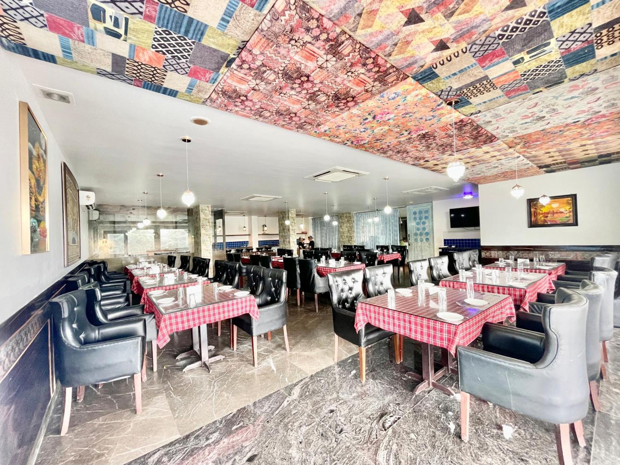Hotel V-I Near Sea , Puri Private-Park -Gym-Spa Fully-Airconditioned-Hotel Lift-And-Parking-Facilities Breakfast-Included Dış mekan fotoğraf