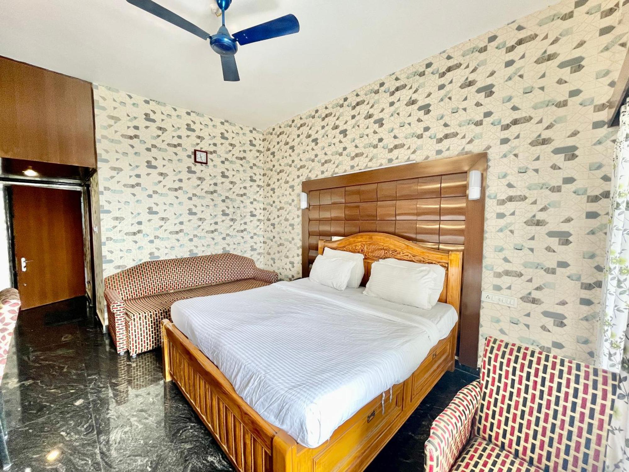 Hotel V-I Near Sea , Puri Private-Park -Gym-Spa Fully-Airconditioned-Hotel Lift-And-Parking-Facilities Breakfast-Included Dış mekan fotoğraf