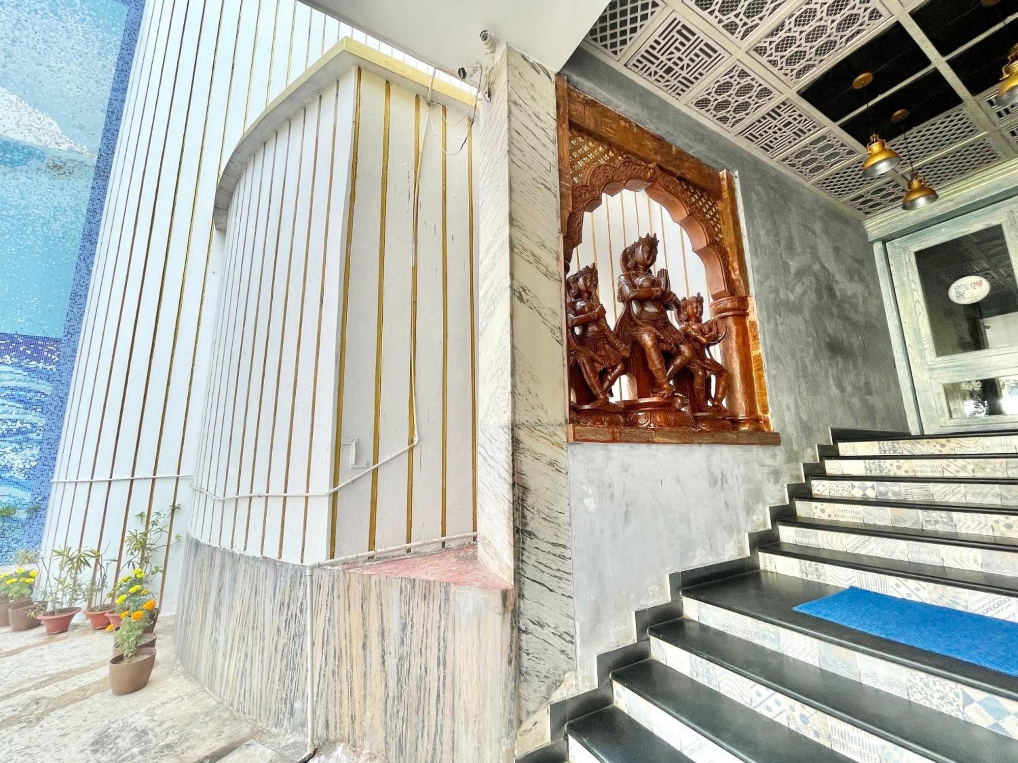Hotel V-I Near Sea , Puri Private-Park -Gym-Spa Fully-Airconditioned-Hotel Lift-And-Parking-Facilities Breakfast-Included Dış mekan fotoğraf