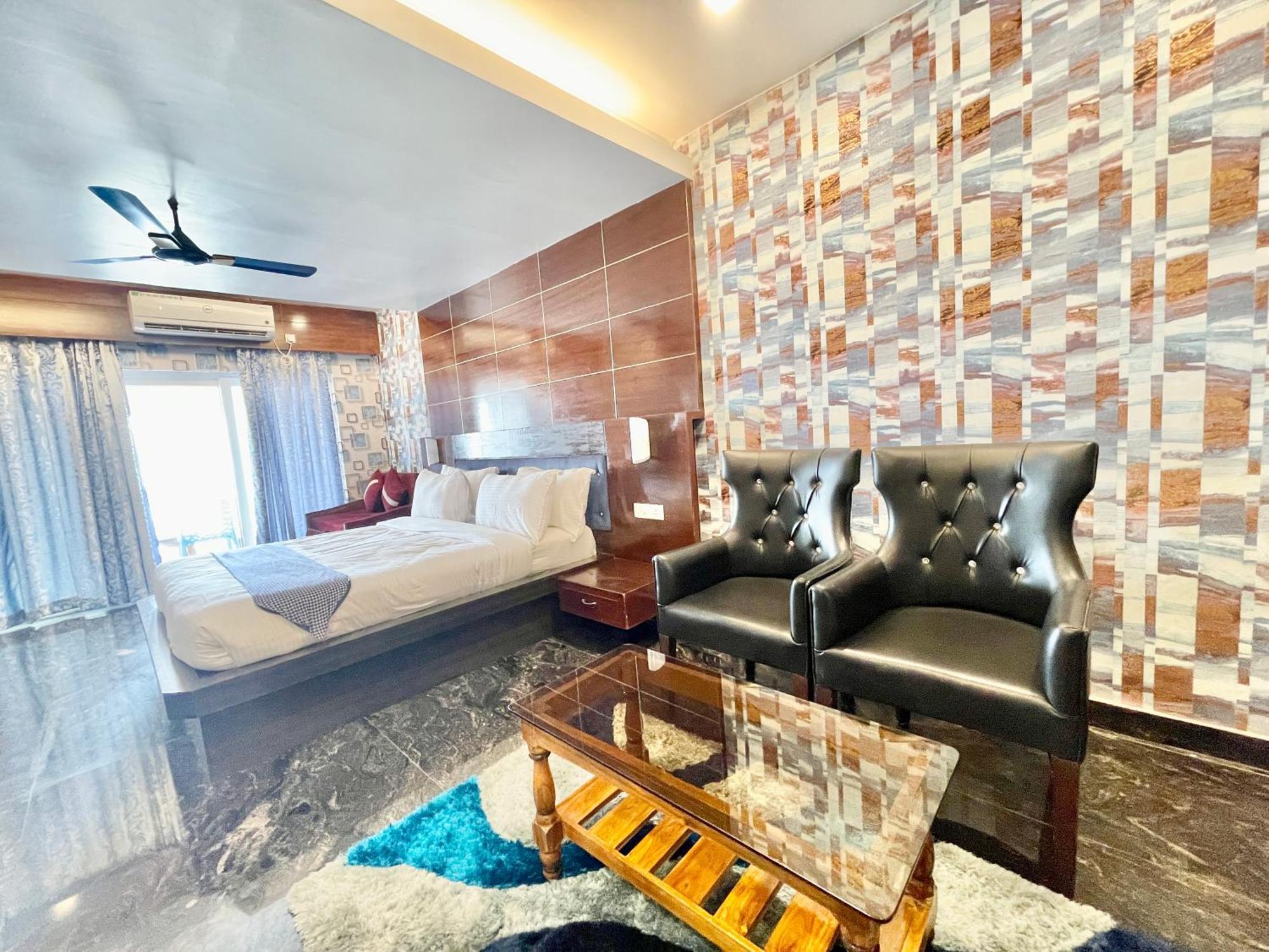 Hotel V-I Near Sea , Puri Private-Park -Gym-Spa Fully-Airconditioned-Hotel Lift-And-Parking-Facilities Breakfast-Included Dış mekan fotoğraf