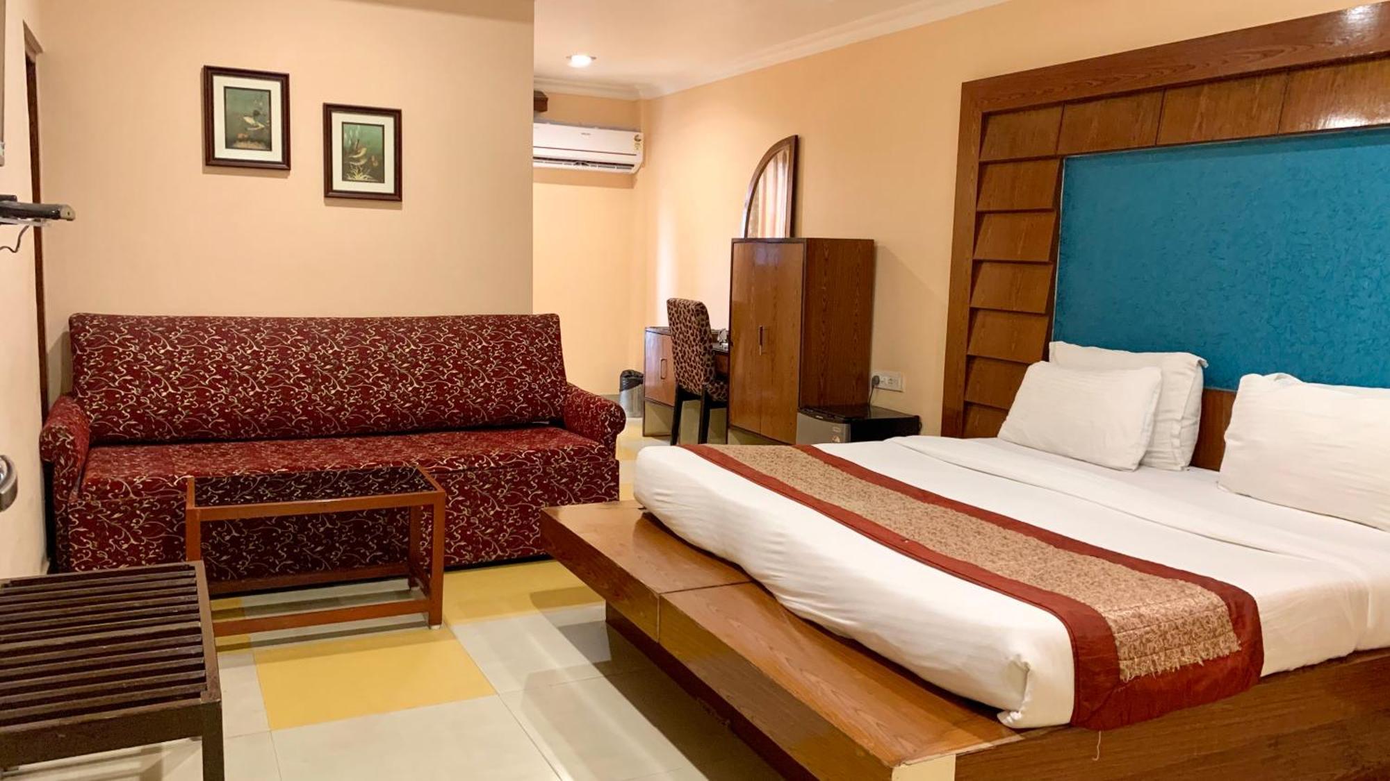 Hotel V-I Near Sea , Puri Private-Park -Gym-Spa Fully-Airconditioned-Hotel Lift-And-Parking-Facilities Breakfast-Included Dış mekan fotoğraf