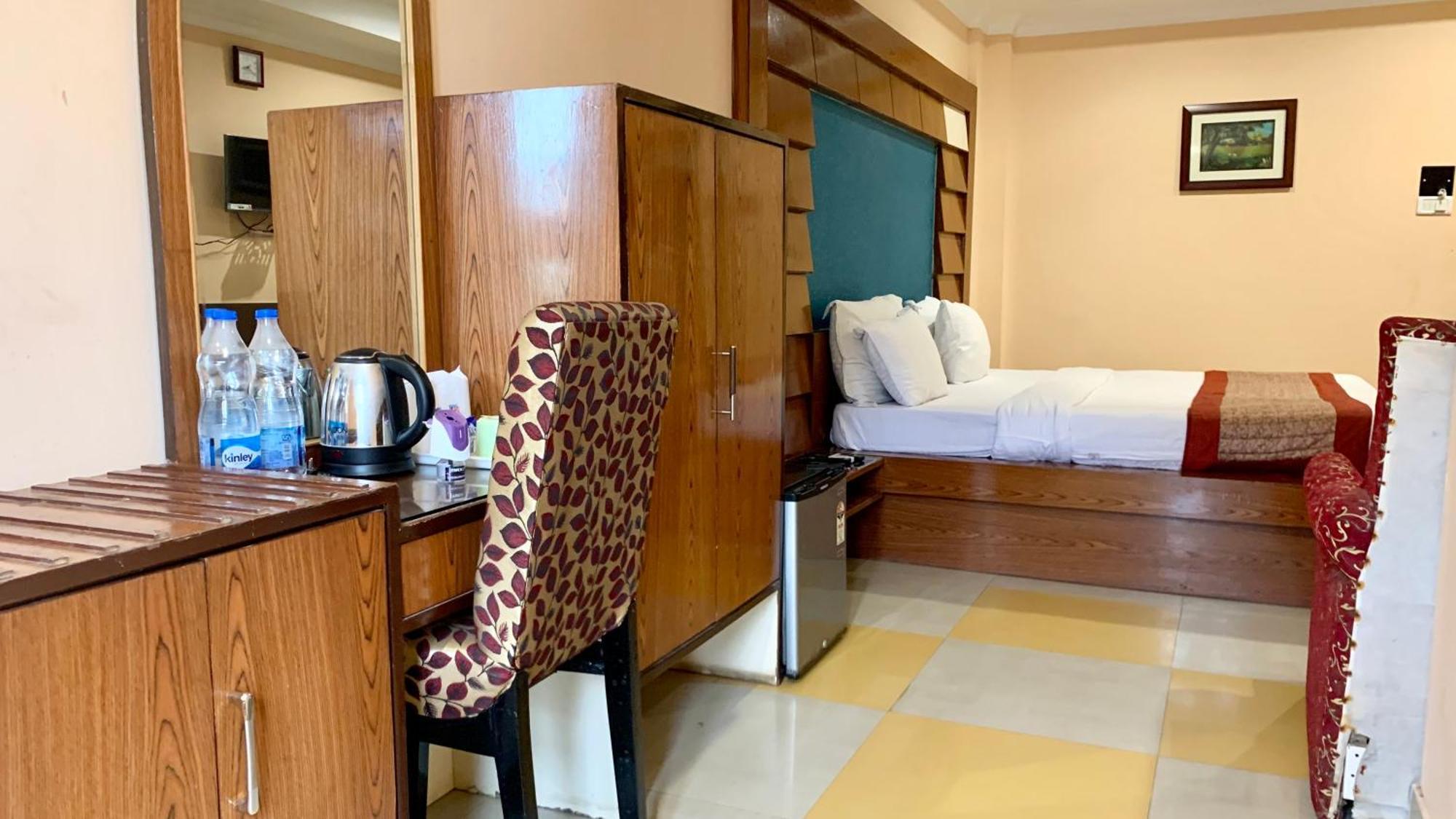Hotel V-I Near Sea , Puri Private-Park -Gym-Spa Fully-Airconditioned-Hotel Lift-And-Parking-Facilities Breakfast-Included Dış mekan fotoğraf
