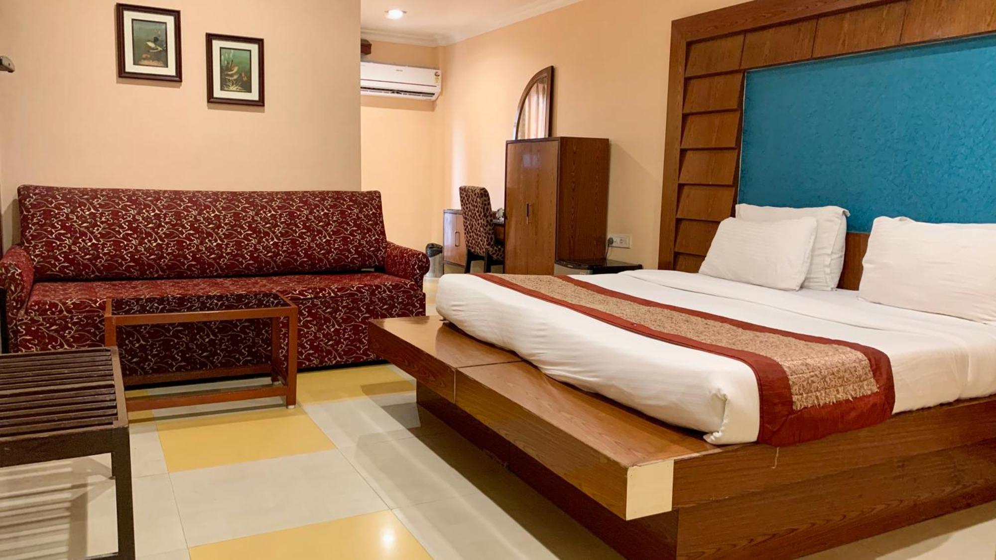 Hotel V-I Near Sea , Puri Private-Park -Gym-Spa Fully-Airconditioned-Hotel Lift-And-Parking-Facilities Breakfast-Included Dış mekan fotoğraf