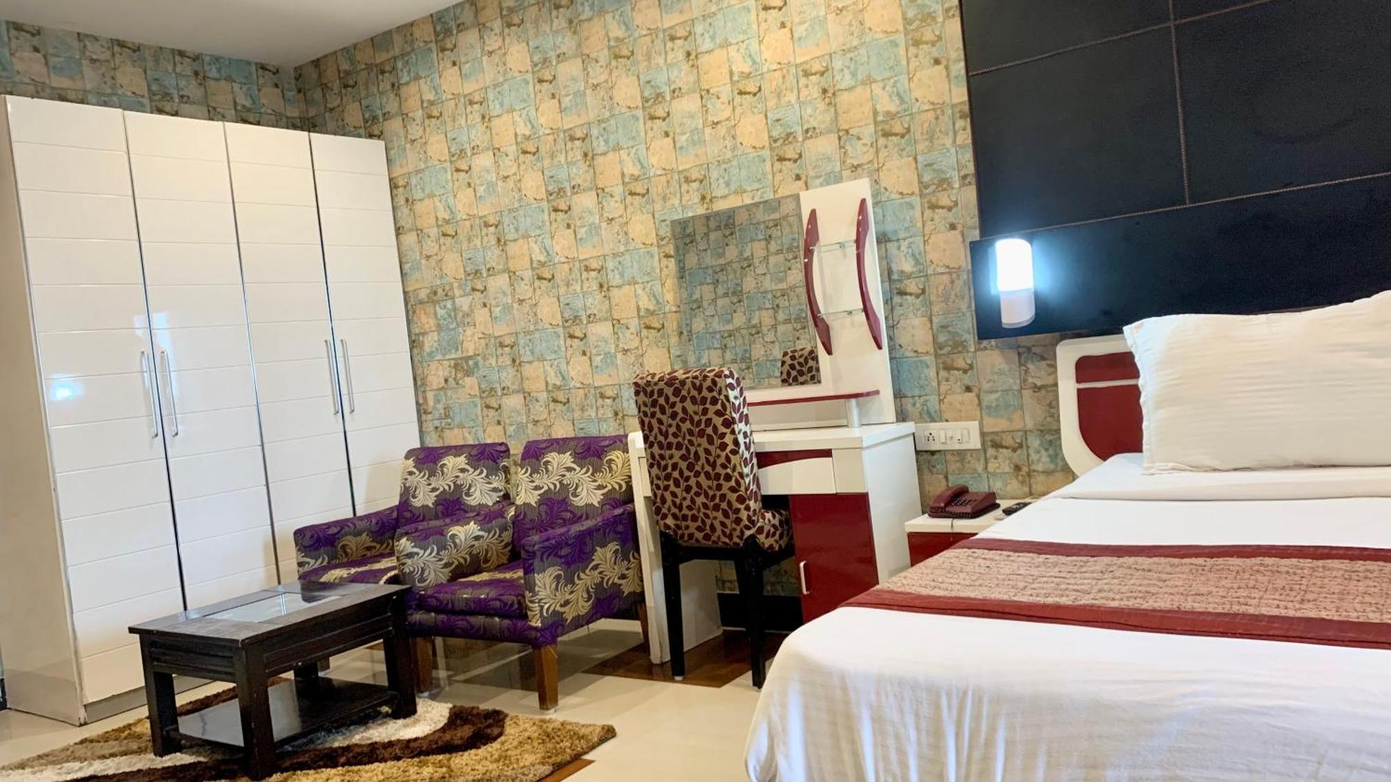 Hotel V-I Near Sea , Puri Private-Park -Gym-Spa Fully-Airconditioned-Hotel Lift-And-Parking-Facilities Breakfast-Included Dış mekan fotoğraf