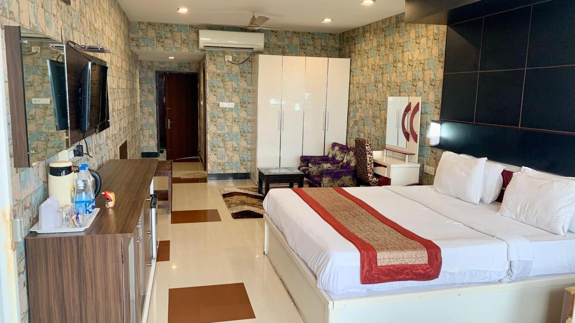 Hotel V-I Near Sea , Puri Private-Park -Gym-Spa Fully-Airconditioned-Hotel Lift-And-Parking-Facilities Breakfast-Included Dış mekan fotoğraf